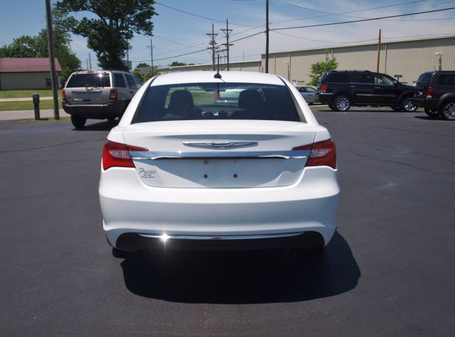 2012 Chrysler 200 SLT 25