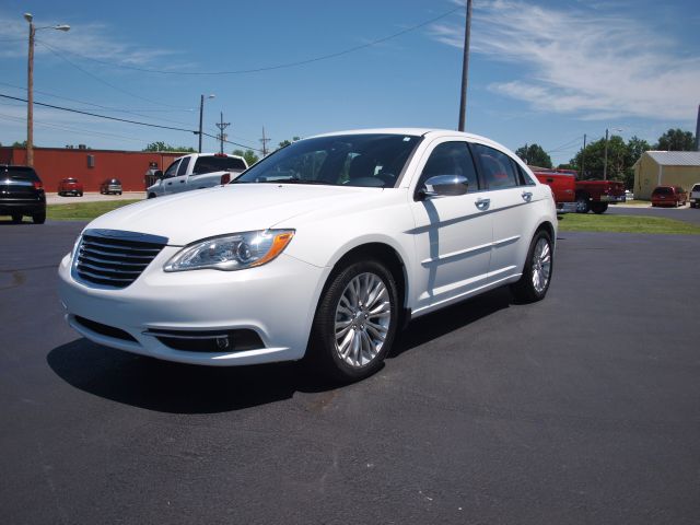 2012 Chrysler 200 SLT 25