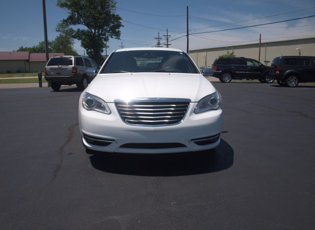 2012 Chrysler 200 SLT 25