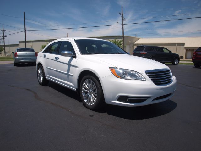 2012 Chrysler 200 SLT 25