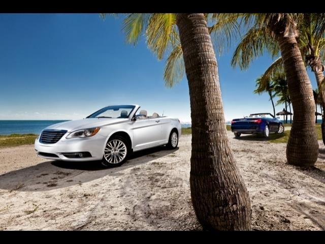 2012 Chrysler 200 4dr Sdn LE Auto (natl) Sedan