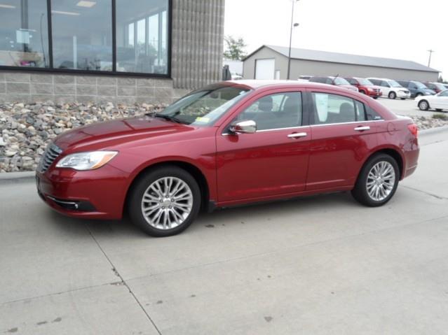 2012 Chrysler 200 SLT 25