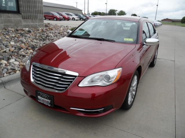 2012 Chrysler 200 SLT 25