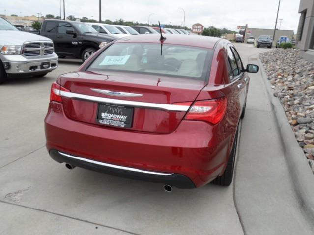 2012 Chrysler 200 SLT 25