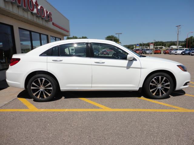 2012 Chrysler 200 XR