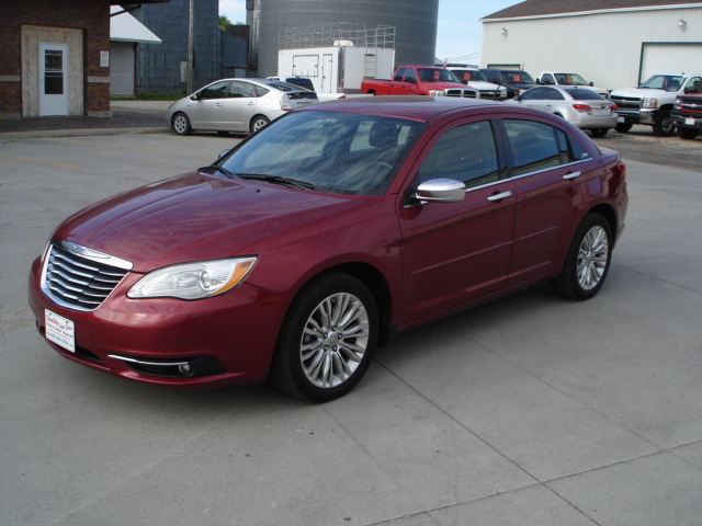 2012 Chrysler 200 SLT 25