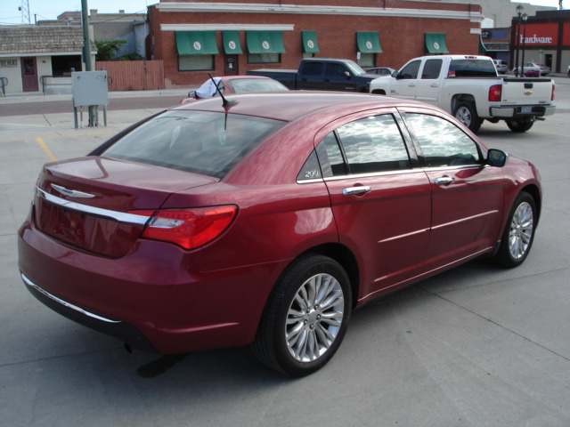 2012 Chrysler 200 SLT 25