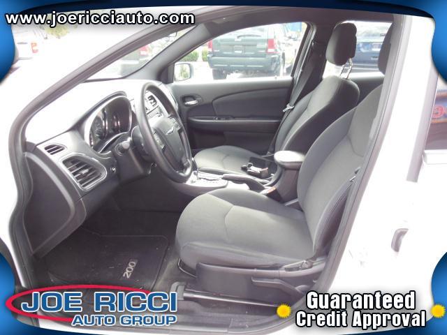 2012 Chrysler 200 5DR WGN AUTO (natl) Wagon