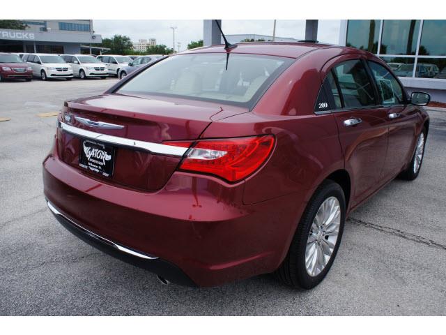 2013 Chrysler 200 SLT 25