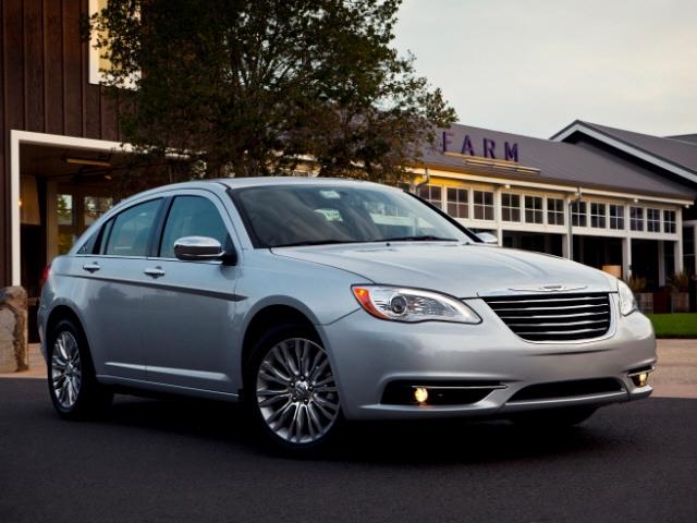 2013 Chrysler 200 5DR WGN AUTO (natl) Wagon