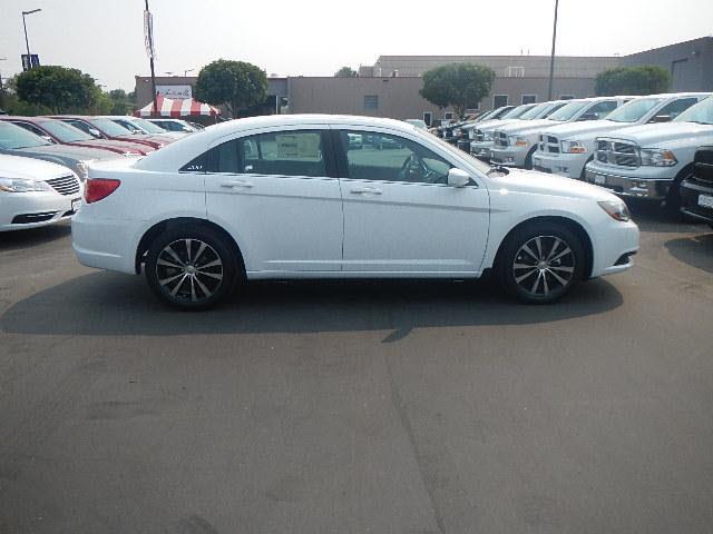 2013 Chrysler 200 Unknown