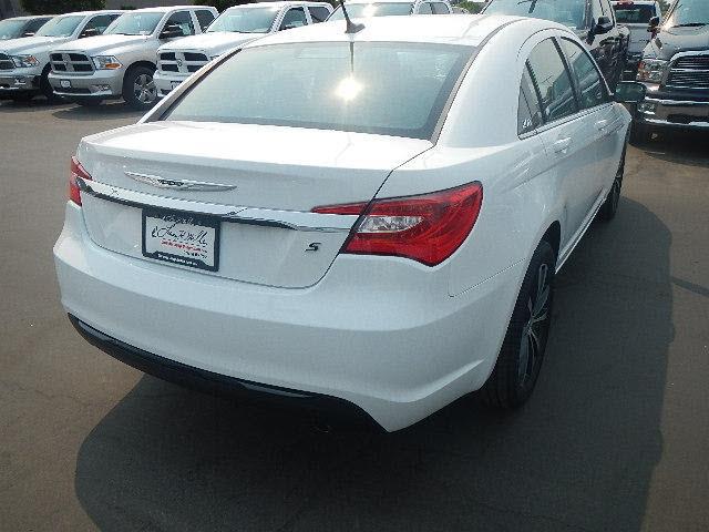 2013 Chrysler 200 Unknown