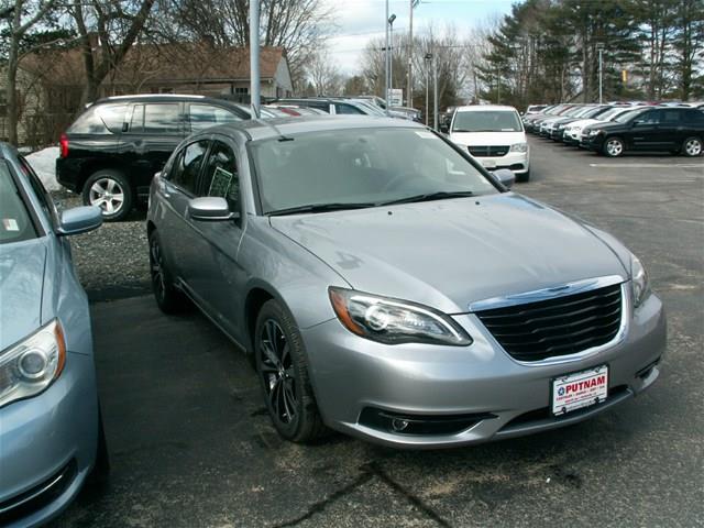 2013 Chrysler 200 SLT 25