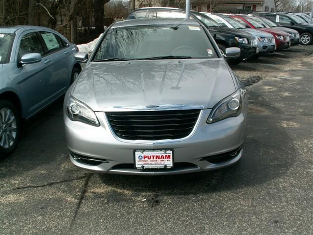 2013 Chrysler 200 SLT 25