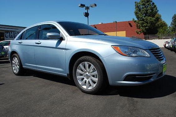 2013 Chrysler 200 Unknown