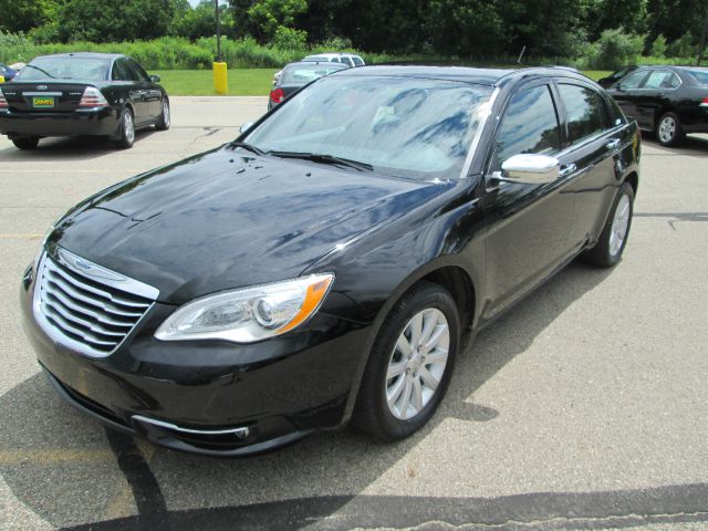 2013 Chrysler 200 SLT 25