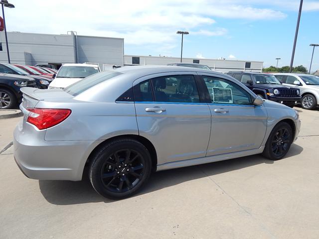 2013 Chrysler 200 SLT 25