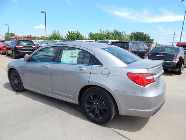 2013 Chrysler 200 SLT 25