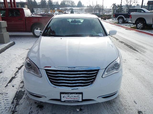 2013 Chrysler 200 Unknown