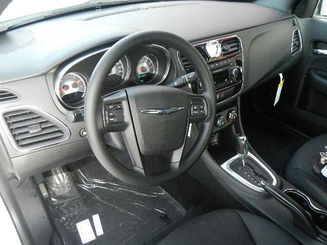 2013 Chrysler 200 Unknown