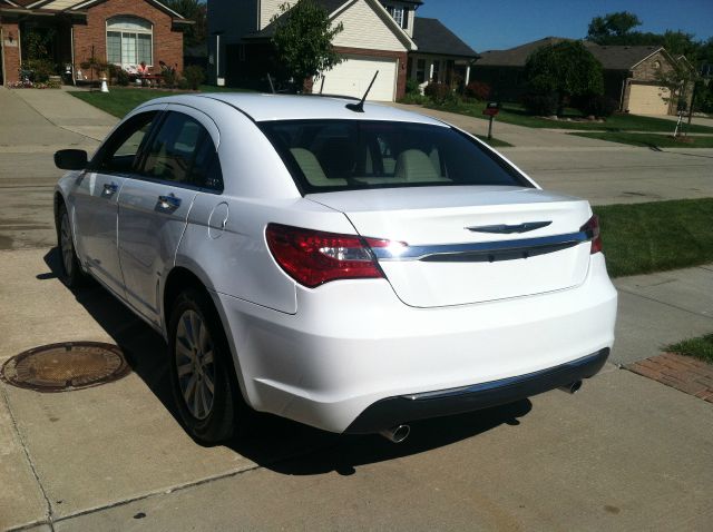 2013 Chrysler 200 SLT 25