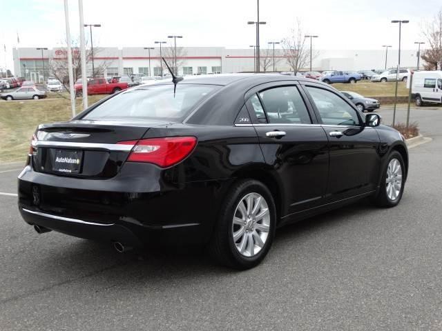 2013 Chrysler 200 SLT 25