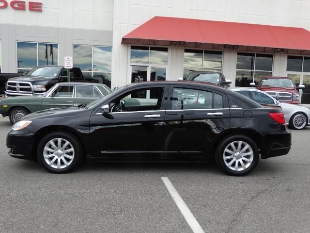 2013 Chrysler 200 SLT 25