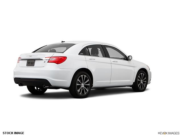 2013 Chrysler 200 SLT 25