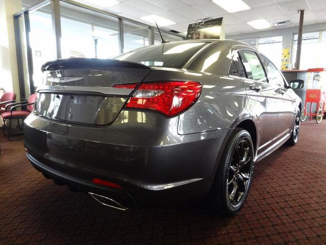 2014 Chrysler 200 SLT 25