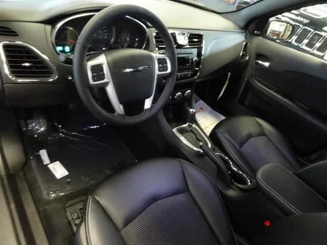 2014 Chrysler 200 SLT 25