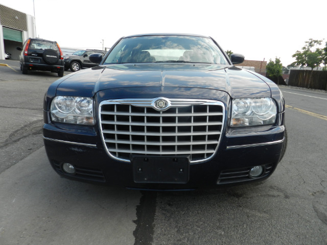 2005 Chrysler 300 SLT 25