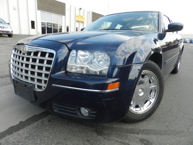 2005 Chrysler 300 SLT 25