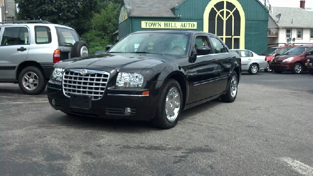 2005 Chrysler 300 SLT 25