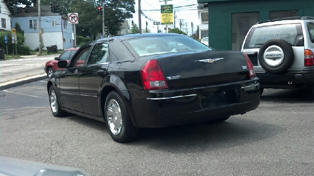 2005 Chrysler 300 SLT 25