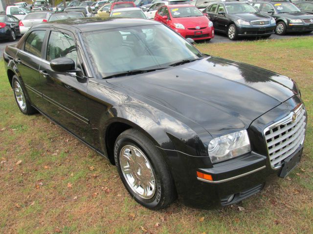 2005 Chrysler 300 SLT 25