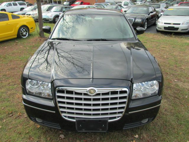 2005 Chrysler 300 SLT 25