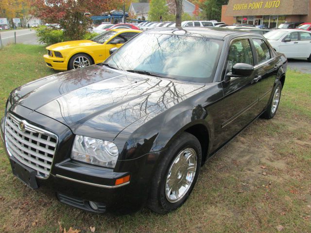 2005 Chrysler 300 SLT 25