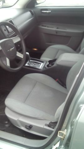 2005 Chrysler 300 Base