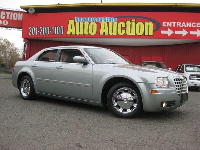 2005 Chrysler 300 Ext Cab 125.9 WB