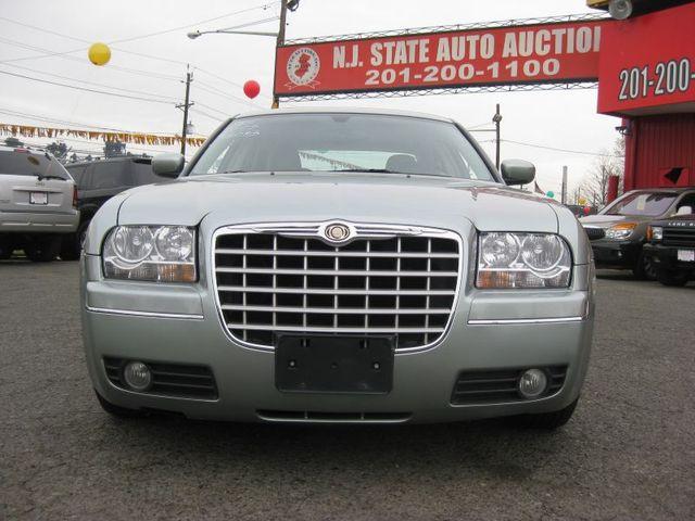 2005 Chrysler 300 Ext Cab 125.9 WB