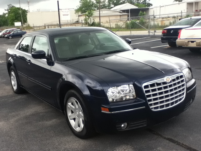 2005 Chrysler 300 SLT 25