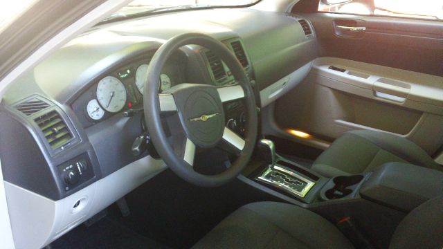 2005 Chrysler 300 Base