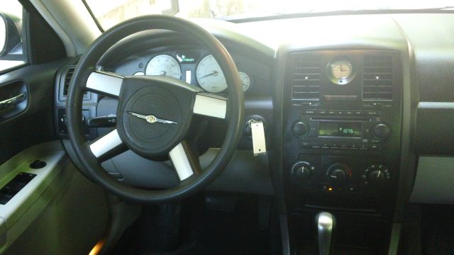 2005 Chrysler 300 Base