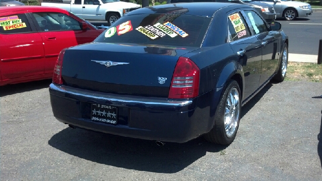 2005 Chrysler 300 Regular Cab