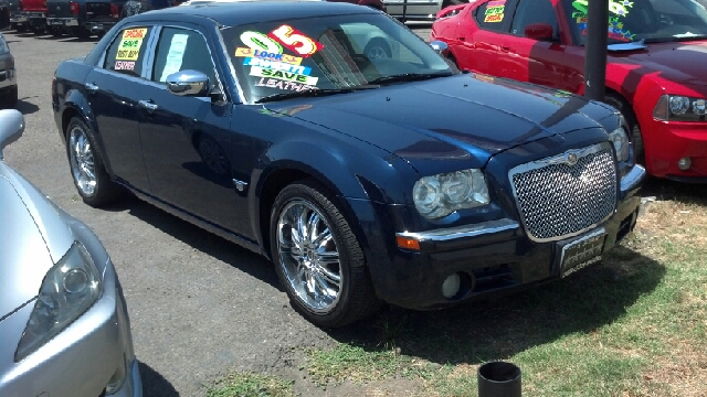 2005 Chrysler 300 Regular Cab