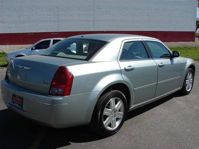 2005 Chrysler 300 RX 35