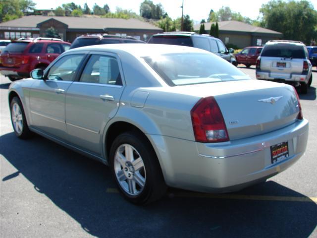 2005 Chrysler 300 RX 35