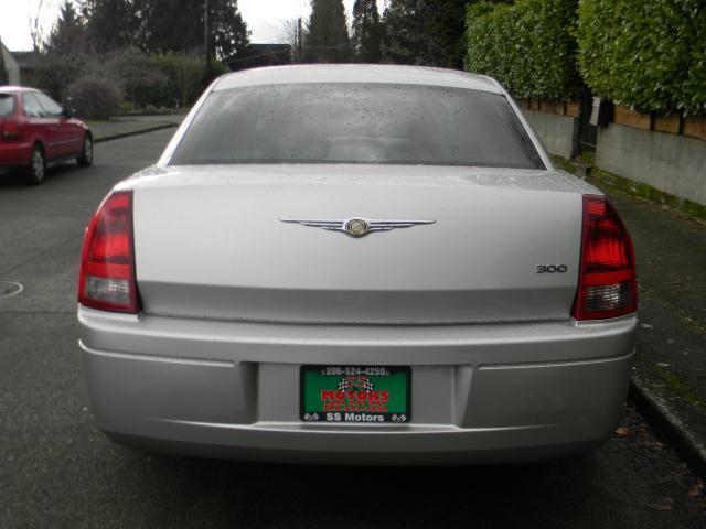 2005 Chrysler 300 Unknown