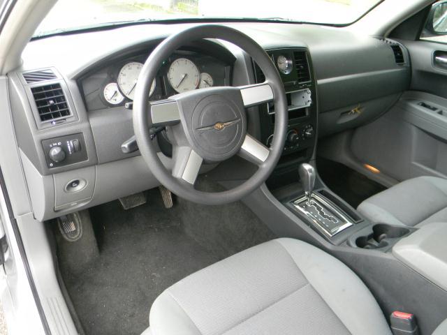 2005 Chrysler 300 Unknown