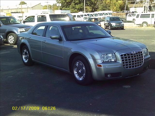 2005 Chrysler 300 SLT 25